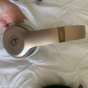 GOLD BEATS BY DR DRE CABLES AND CASE INCLUDED